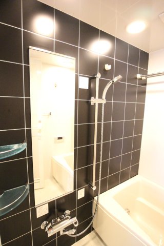 バス・シャワールーム　落ち着いた空間のお風呂です