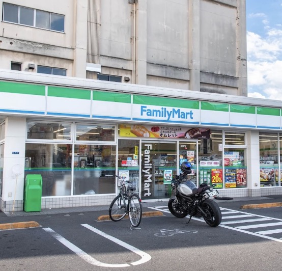 コンビニ　ファミリーマート東墨田二丁目店（コンビニ）まで359m