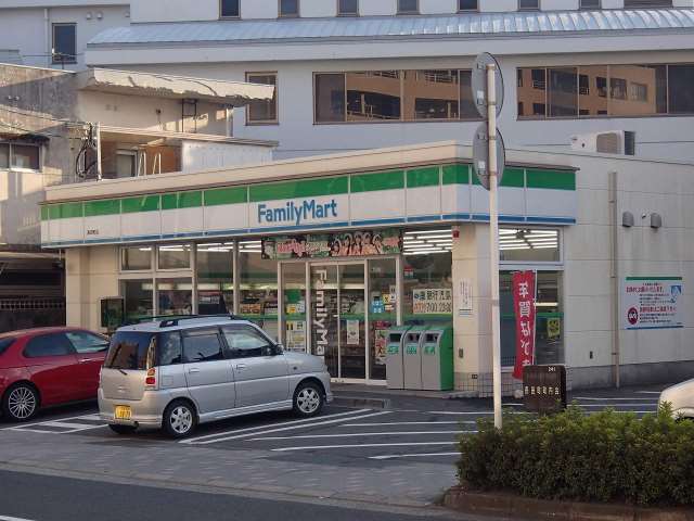 コンビニ　ファミリーマート長田町店（コンビニ）まで59m