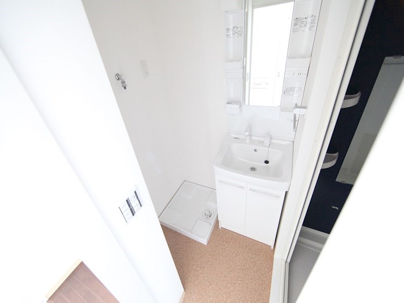 洗面設備　脱衣所　独立洗面台（シャンプードレッサー付）収納スペース有