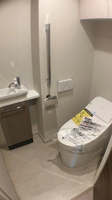 トイレ　手洗いカウンター付