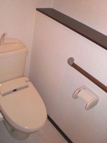 トイレ　トイレは温水洗浄便座付です。