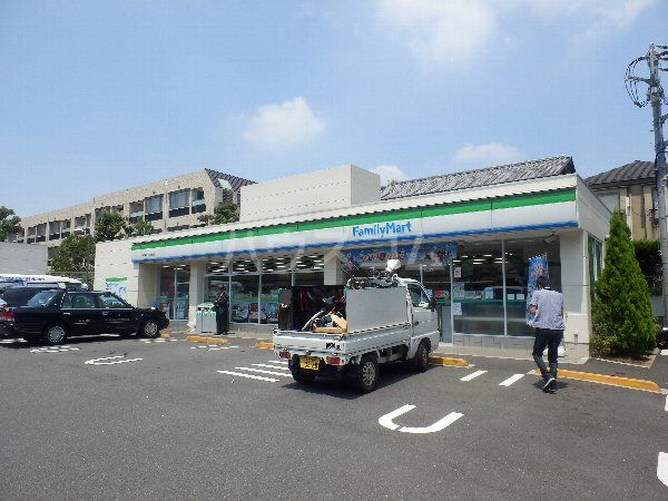 コンビニ　ファミリーマート２４６世田谷桜新町店（コンビニ）まで506m