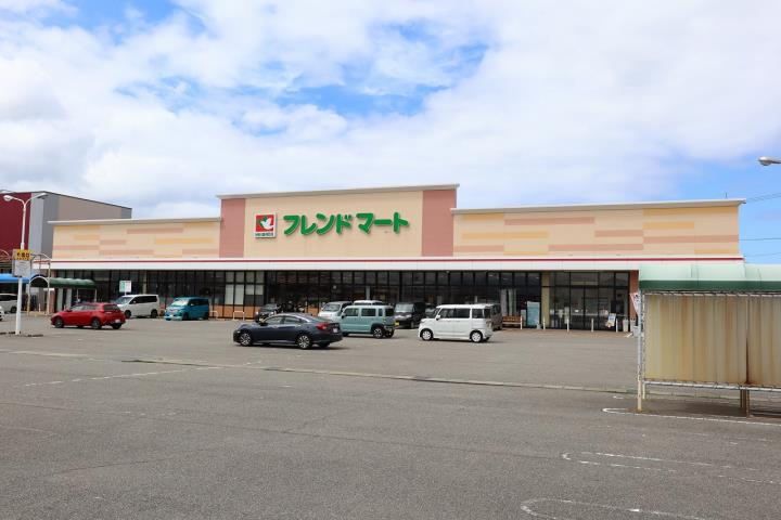 スーパー　フレンドマート野々市店（スーパー）まで480m