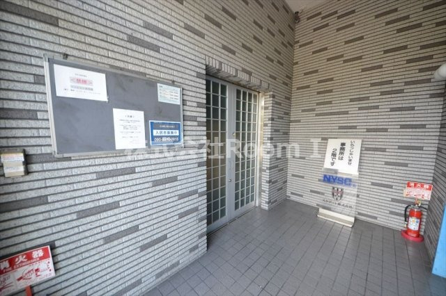 エントランス　落ち着いたエントランスです