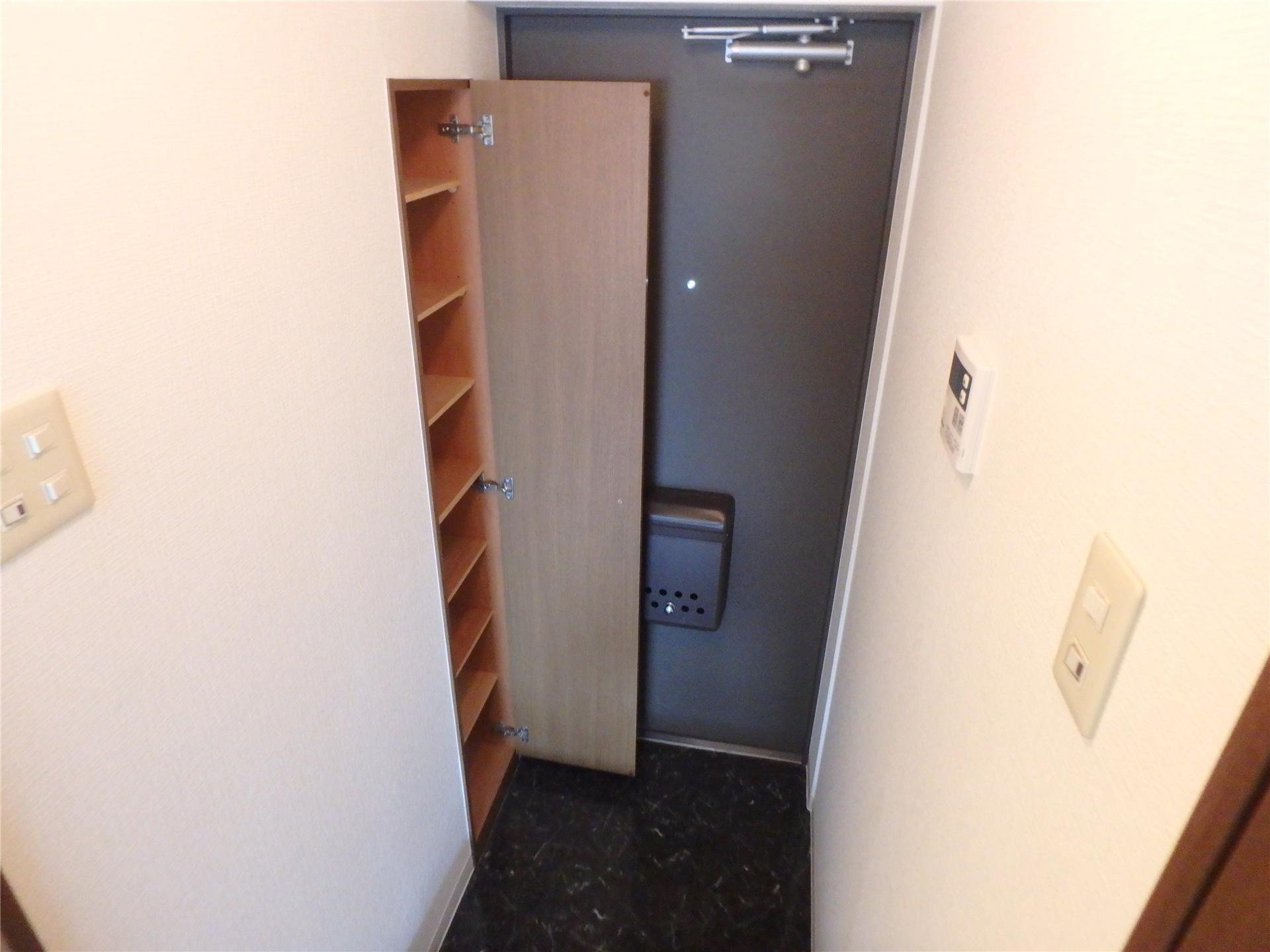 玄関　シューズボックス付きの玄関です