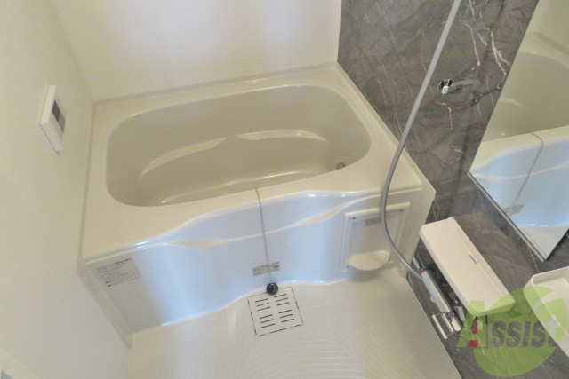 バス・シャワールーム　バスルームはこちらです。一日の疲れをここで癒してください。