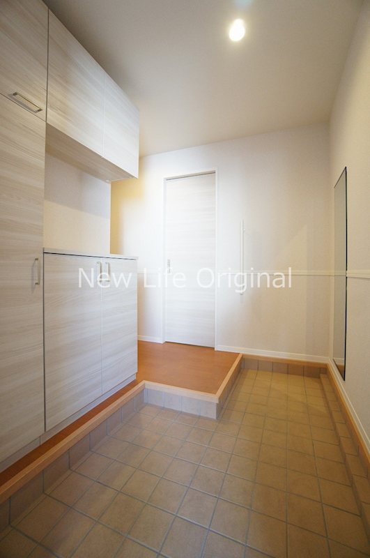 玄関　広々とした玄関スペース。