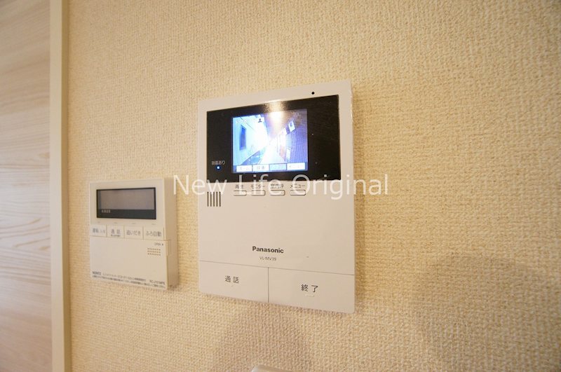 セキュリティ　来訪者を確認出来るモニター付のインターホンで安心。