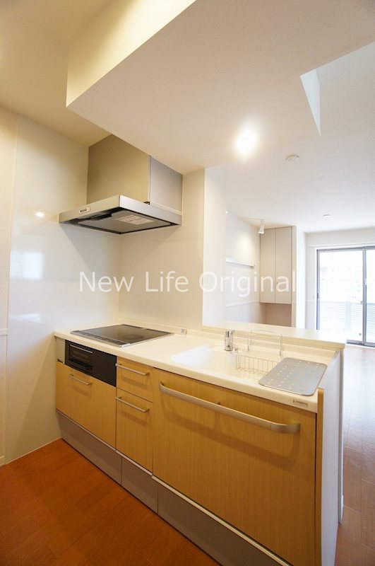 キッチン　グリル付IHコンロのシステムキッチン。