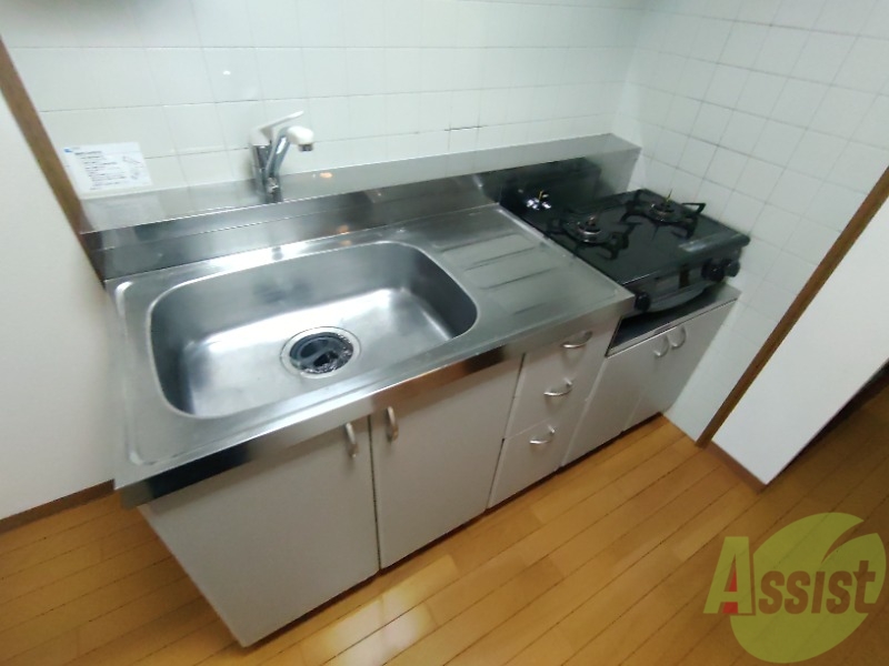 キッチン　キッチンは綺麗で調理スペースもしっかりございます。