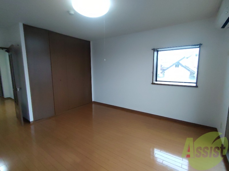 その他部屋・スペース　綺麗で家具もたくさん置けそうなリビングです。