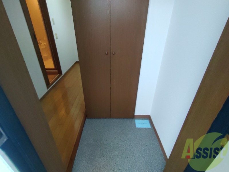 玄関　玄関からの様子です。綺麗なフローリングが広がっています。