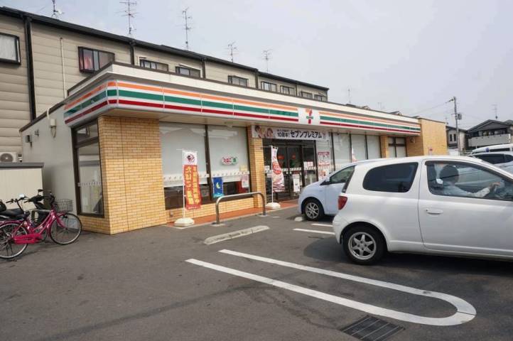 コンビニ　セブンイレブン（コンビニ）まで566m