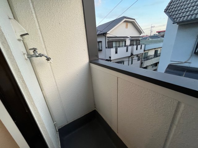 バルコニー　イメージとして同建物他部屋を表示しています