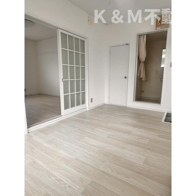 居室・リビング　こちらの居間で趣味の時間をお楽しみください