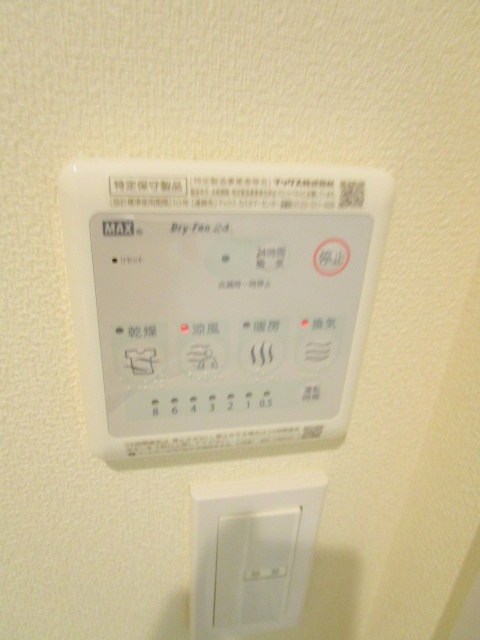 バス・シャワールーム　同物件同間取りの301号室の写真です