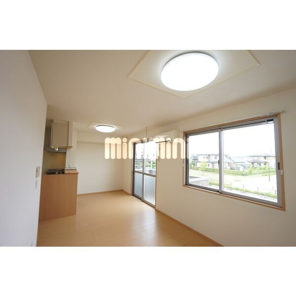 居室・リビング　写真は別号室のものです。