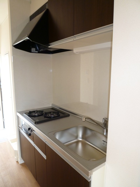 キッチン　２口のシステムキッチン（グリル付き）