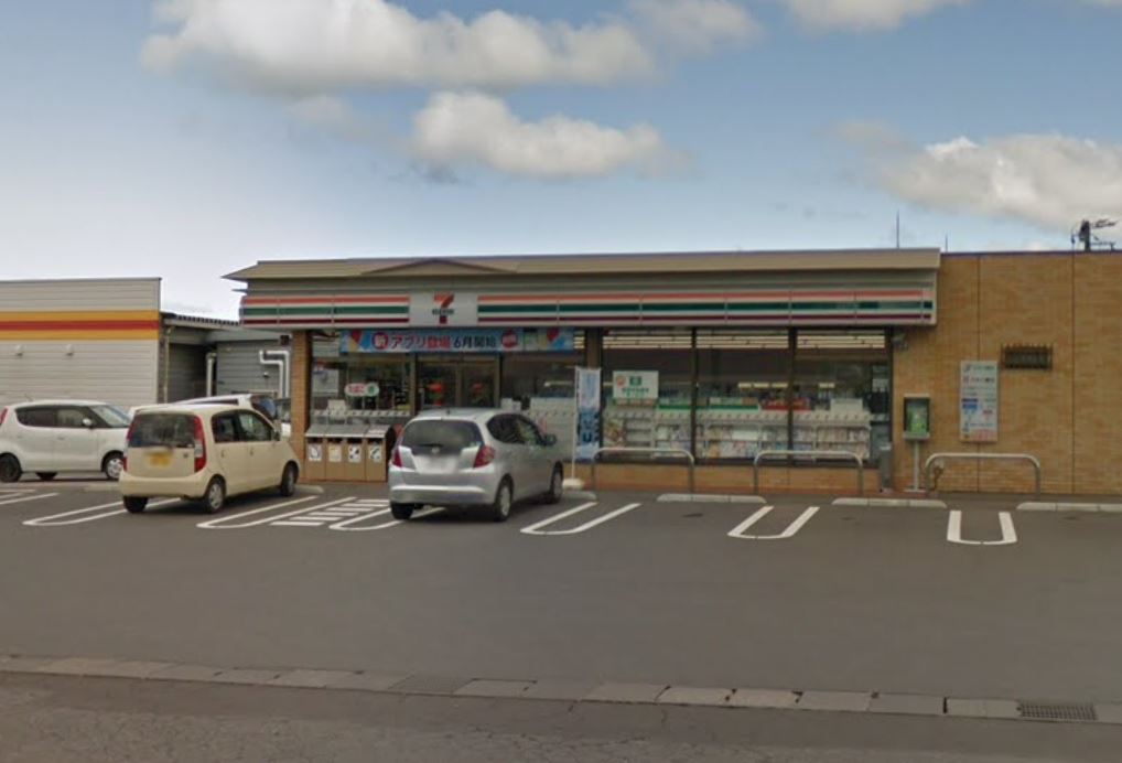 コンビニ　セブンイレブン佐久インター店（コンビニ）まで611m
