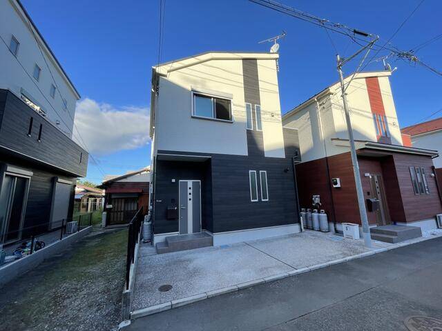 建物外観　２面採光です