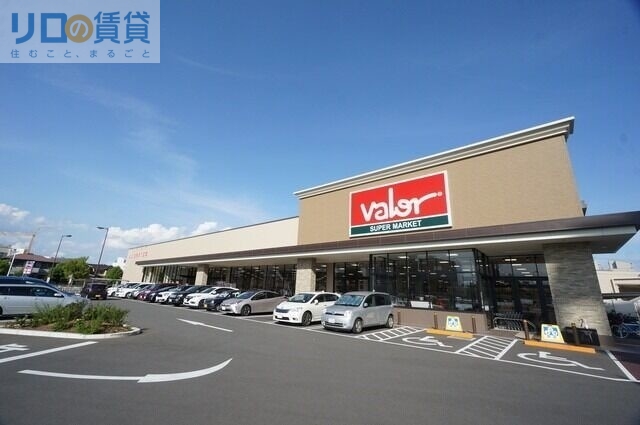 スーパー　バロー淡路店（スーパー）まで558m