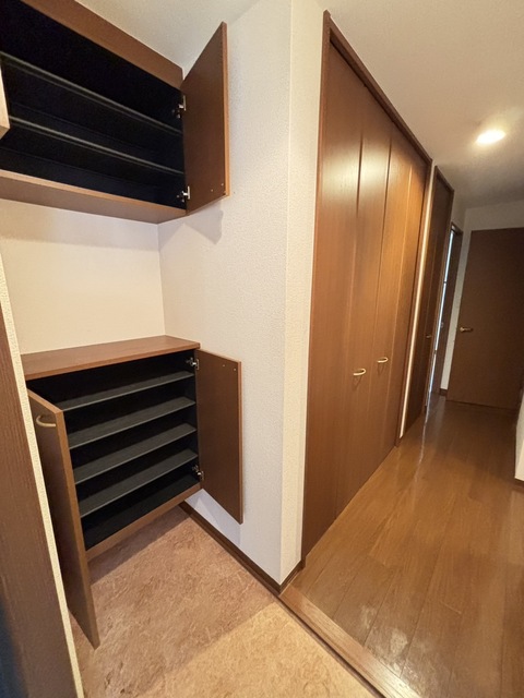 玄関　★同建物別号室の参考写真です★