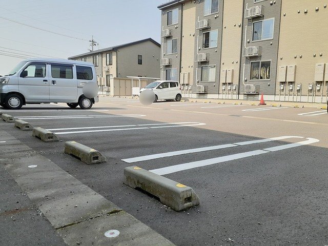 駐車場　駐車場に車を止められます