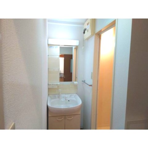 洗面設備　※写真は同じマンションの違う部屋のものになります。