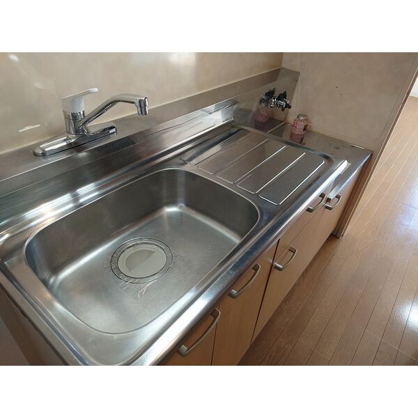 キッチン　※写真は同じマンションの違う部屋のものになります。