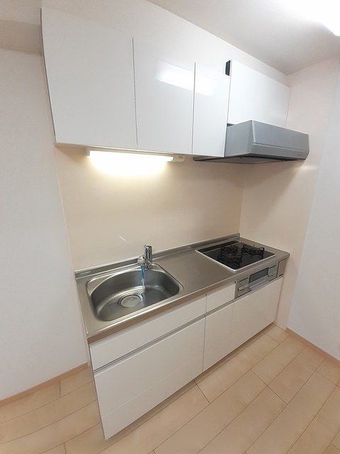 キッチン　★三口コンロ、グリル付きシステムキッチン★