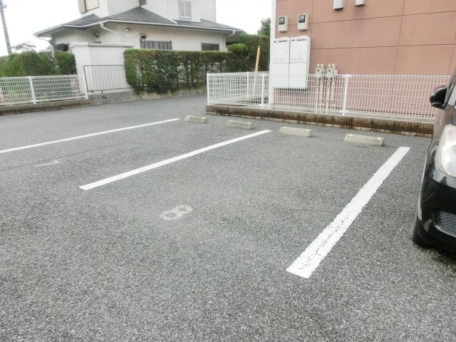 駐車場　敷地内駐車場ございます