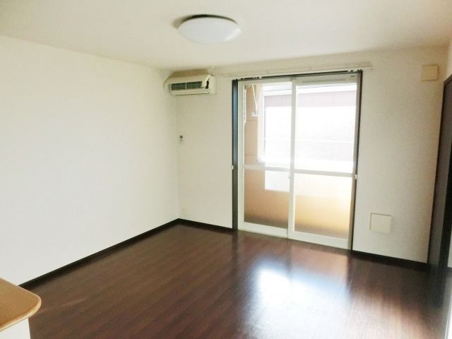 居室・リビング　日当たりの良いお部屋です