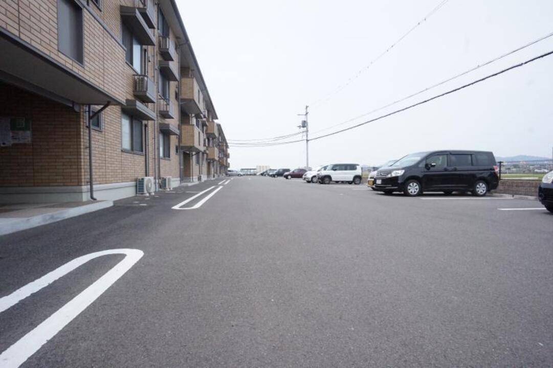 駐車場　駐車場