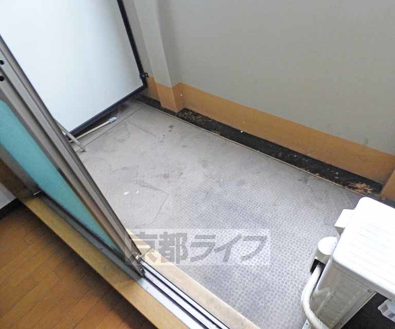 バルコニー　広々としたバルコニーです。