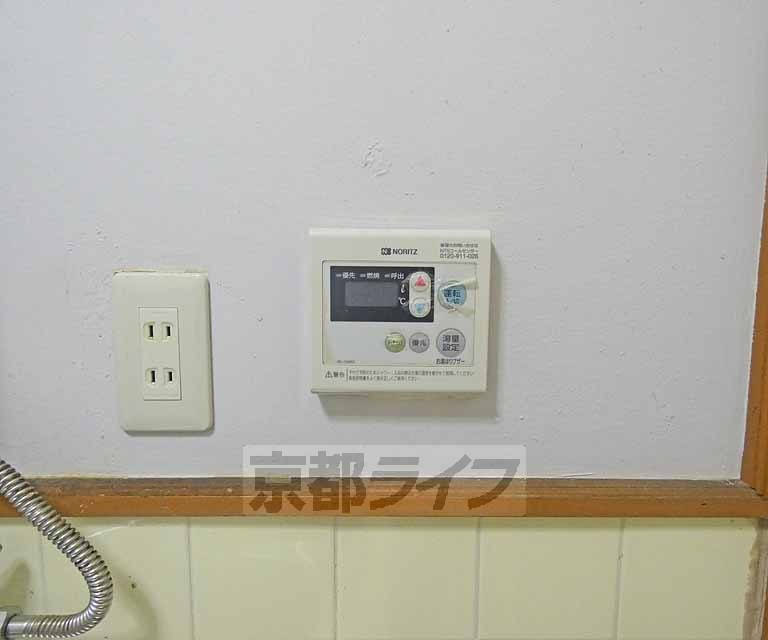 その他設備　給湯器リモコンです。