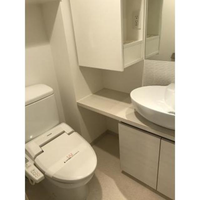 トイレ　※写真は同タイプ住戸です。