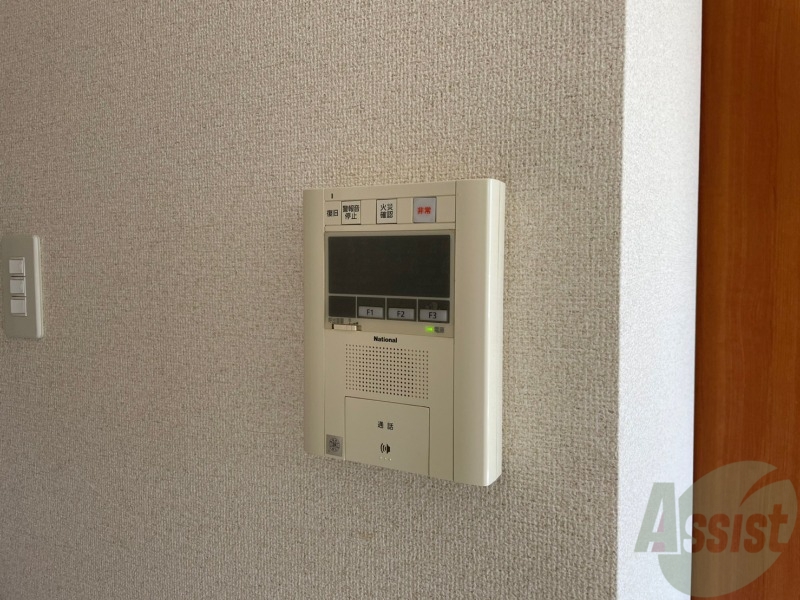 セキュリティ　モニター付インターホンです。来客者の顔が見えるので安心！