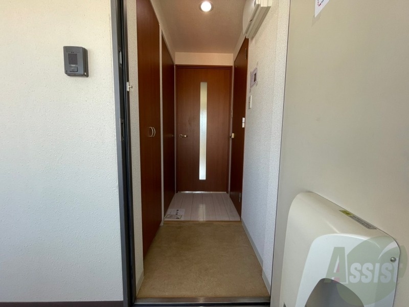 玄関　玄関の様子です。明るい印象ですね。気分もあがりそう。