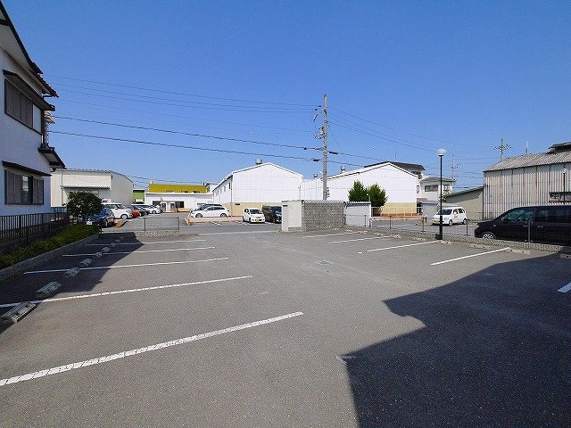 駐車場　駐車場に車を止められます