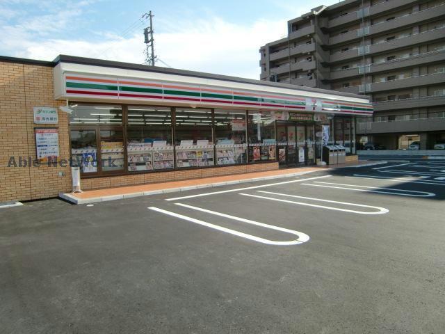 コンビニ　セブンイレブン鈴鹿東旭が丘店（コンビニ）まで649m