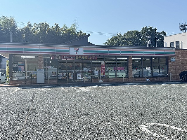 コンビニ　セブンイレブン下硯川店（コンビニ）まで350m