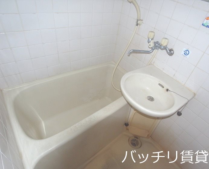 バス・シャワールーム　＊画像は別部屋の為、現状を優先致します