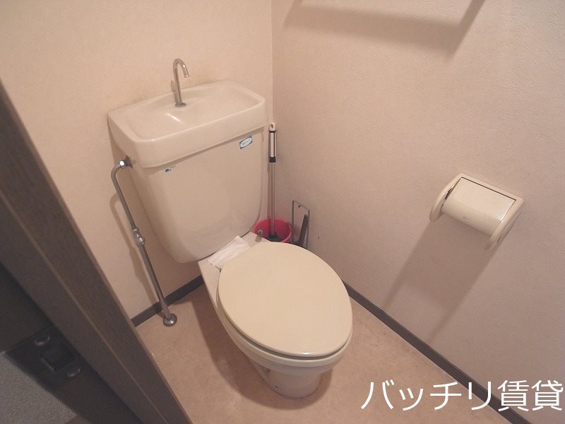 トイレ　＊画像は別部屋の為、現状を優先致します