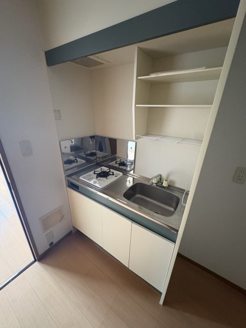 キッチン　同物件別号室の写真です。
