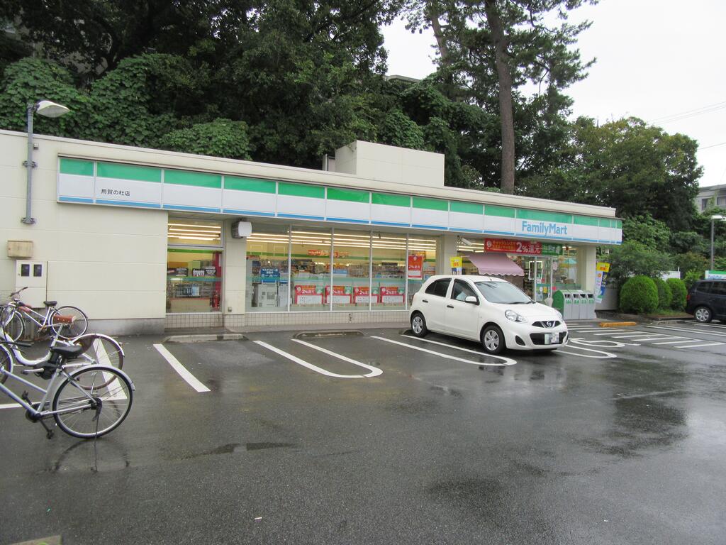 コンビニ　ファミリーマート用賀の杜店（コンビニ）まで372m