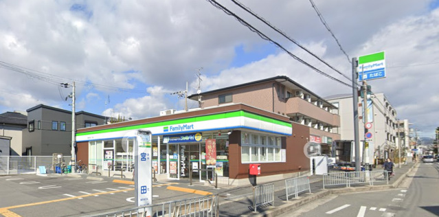 コンビニ　ファミリーマート高槻宮田町二丁目店（コンビニ）まで220m