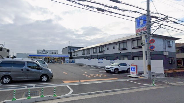 コンビニ　ローソン高槻氷室町一丁目店（コンビニ）まで250m