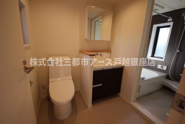 トイレ　Ｃｏｕｒｔｙａｒｄ　Ｋｉｔａｍａｇｏｍｅ