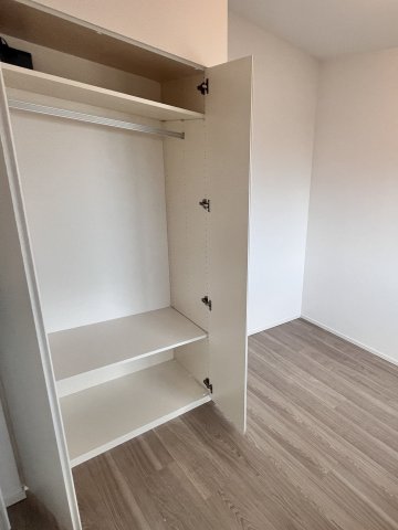 収納　洋室　クロゼット　※別号室の参考写真です(現況優先・仕様違い